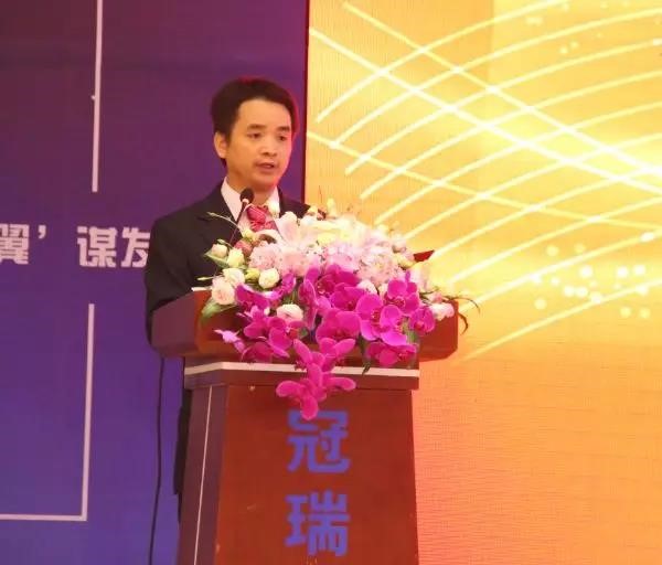 冠瑞·共享健康新时代——冠瑞集团518副经理以上干部任命暨年中表彰大会圆满结束(图6) 冠瑞·共享健康新时代——冠瑞集团518副经理以上干部任命暨年中表彰大会圆满结束(图6)